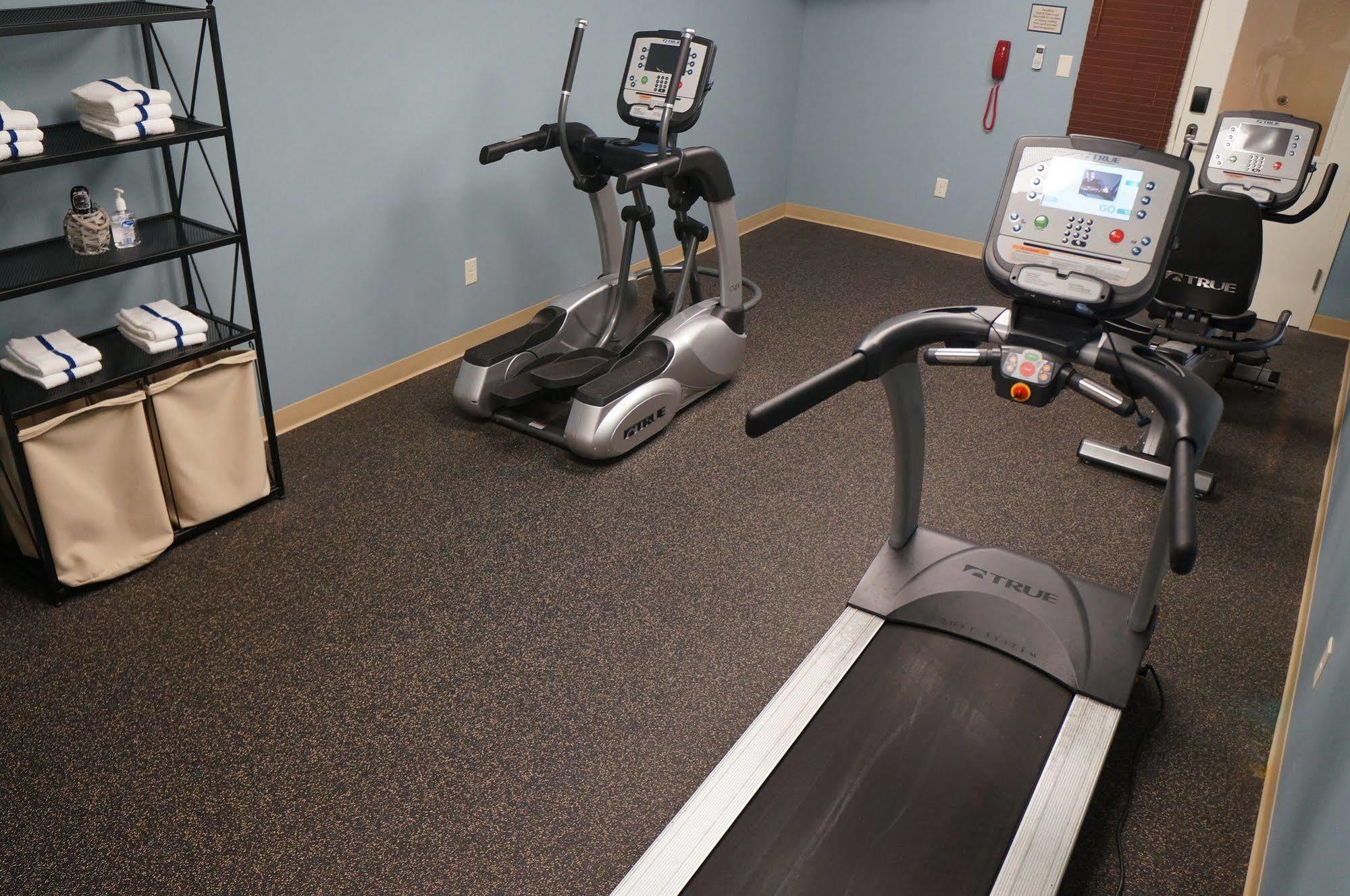 グランドステイ ホテル アンド スイーツ Mount Horeb エクステリア 写真